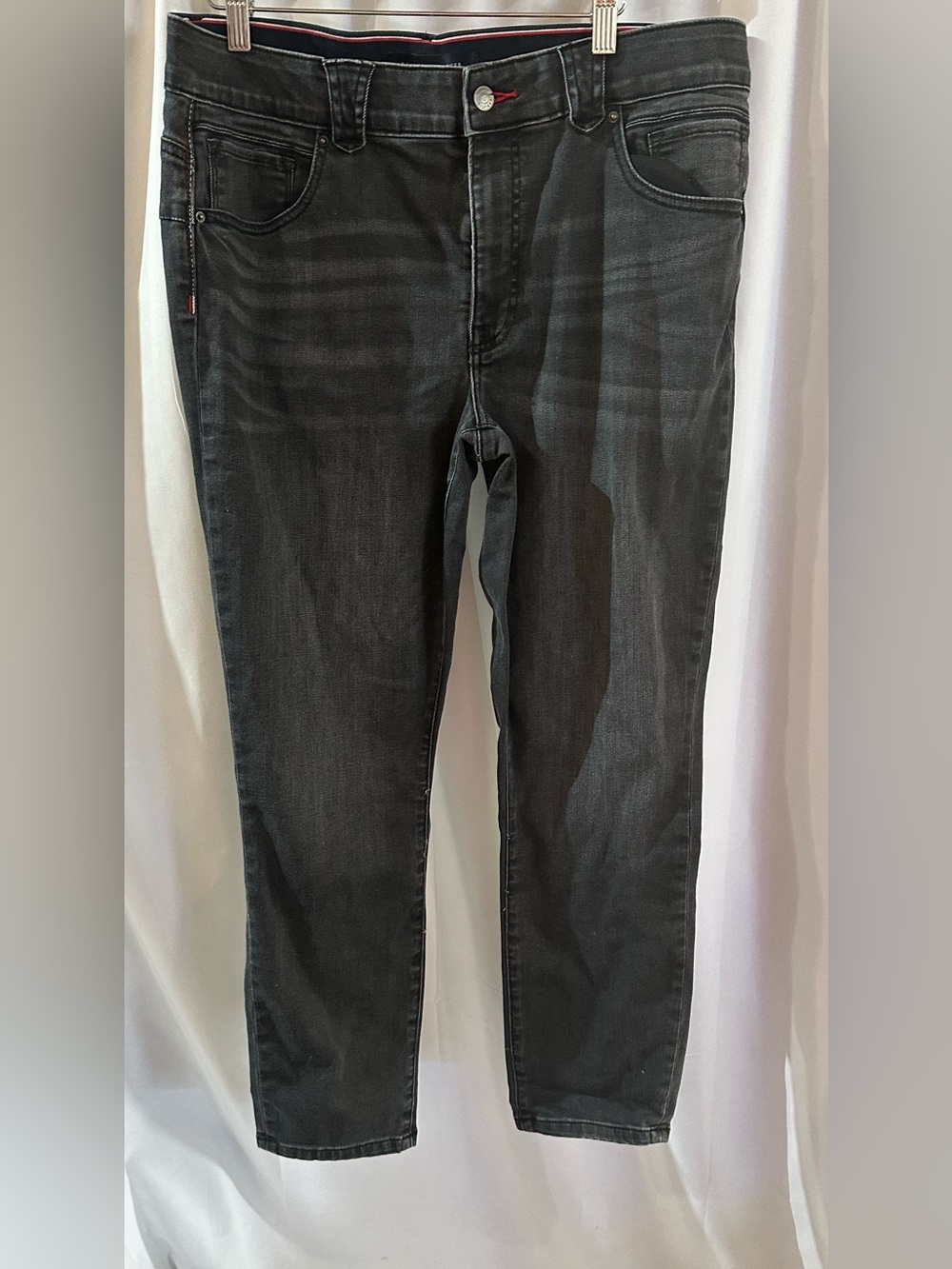 Tommy Hilfiger Women's Skinny Jeans in Washed Black